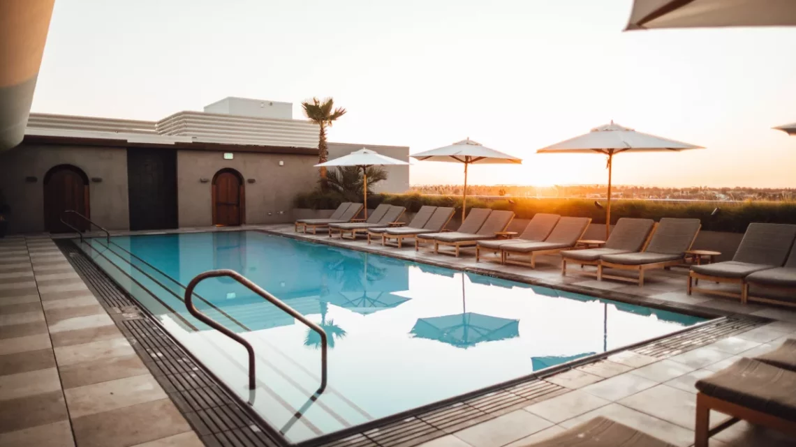 Por qué construir piscinas de hormigón en Sevilla